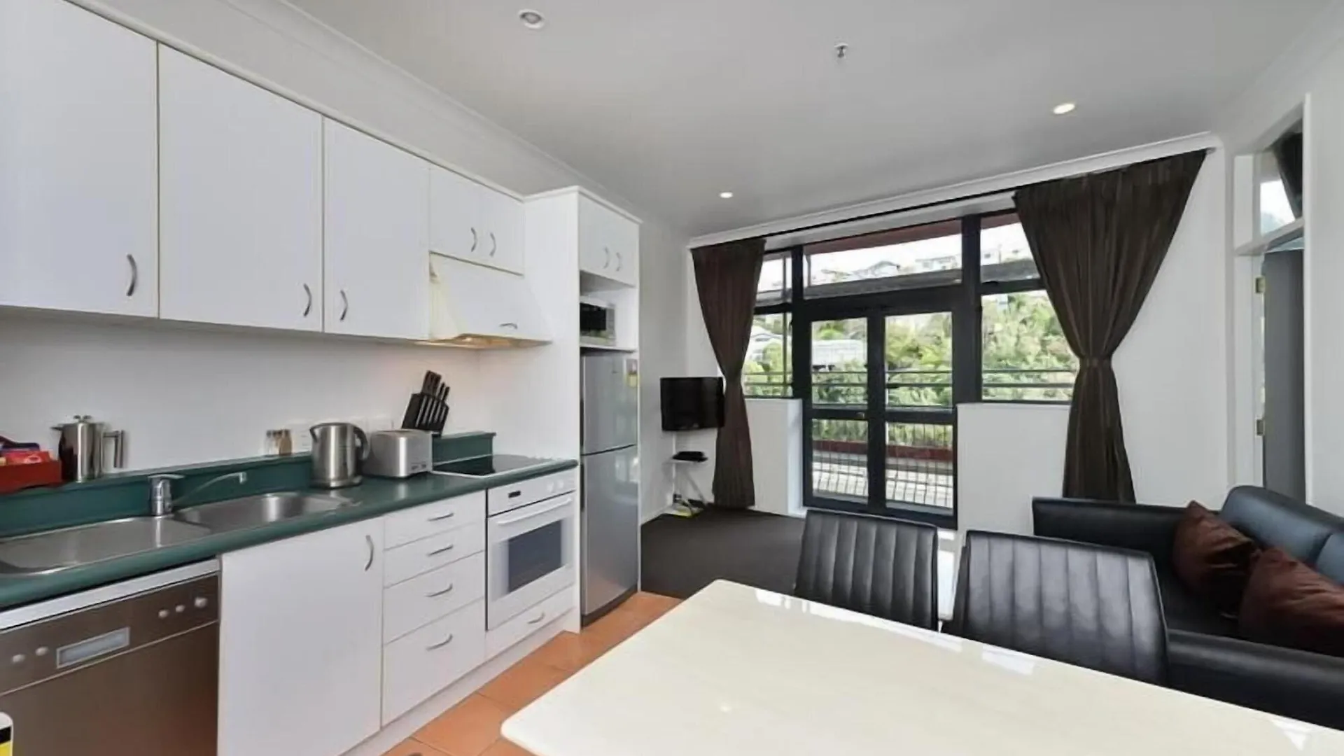 Quest On The Terrace Serviced Apartments Wellington Aparthotel